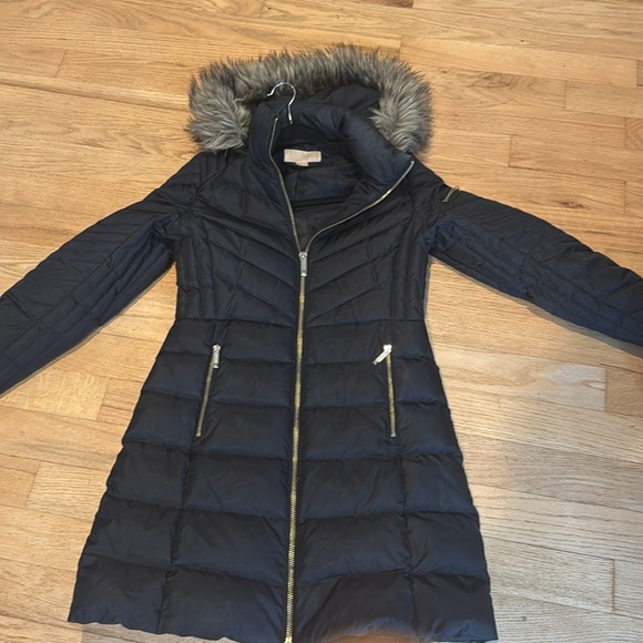 MICHAEL Michael Kors Black Puffer Jacket with Faux Fur Trim - Picture 1 of 6